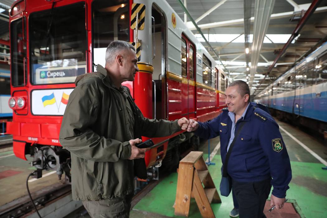 В метро Киева уже ездят польские вагоны: как они выглядят