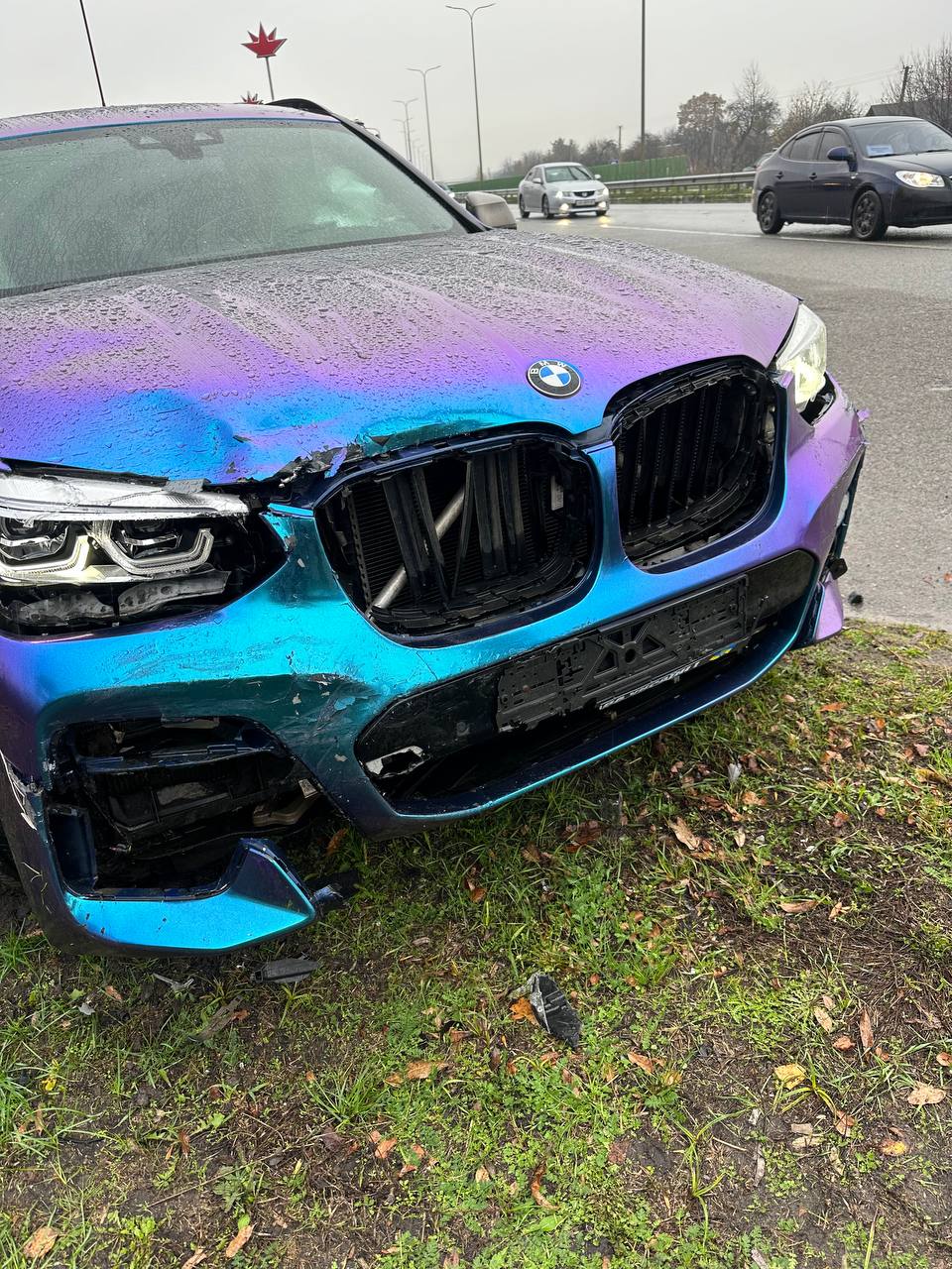 Відомий український блогер потрапив у жорстку аварію: фото з місця події