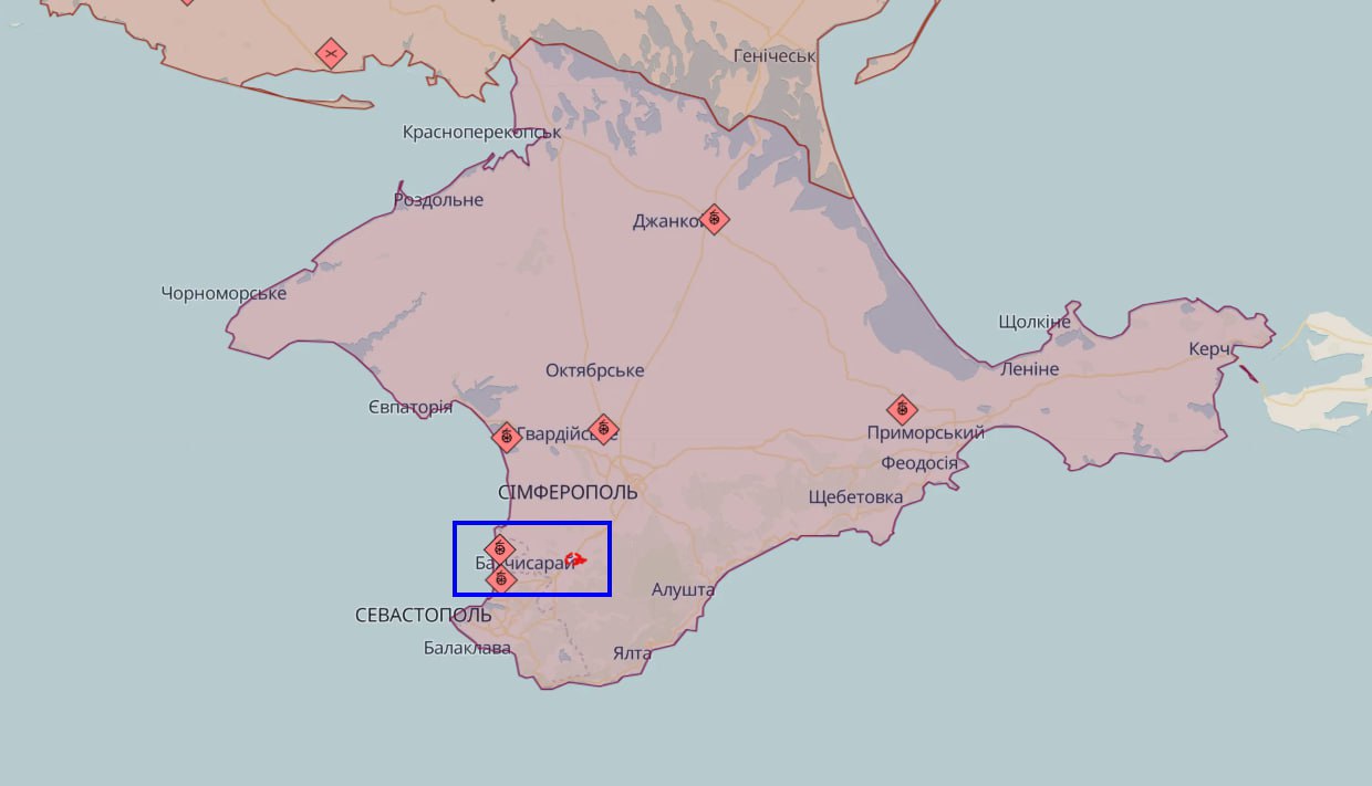 У Криму повідомляють про вибухи: окупанти підняли гелікоптери