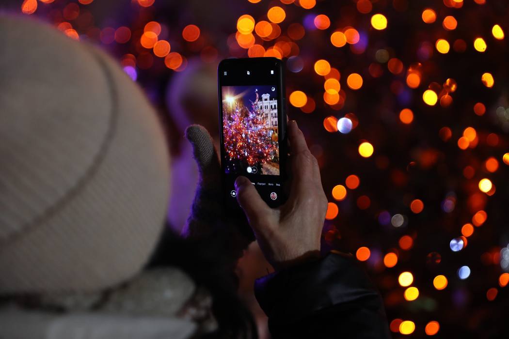 На Софиевской площади в Киеве зажгли главную елку страны (фото и видео)