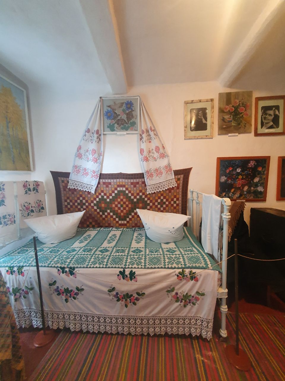 Підкорила самого Пікассо. Хто така Катерина Білокур та як вона творила найкращі картини (фото)