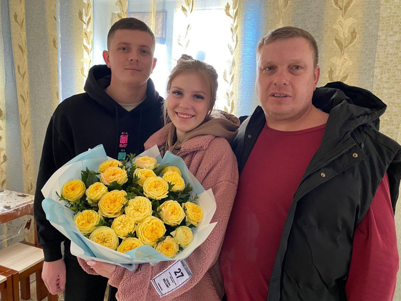 "Дорослі діти нікому не треба". Історія мами, яка всиновила 8 дітей і врятувала їх від окупації (відео)