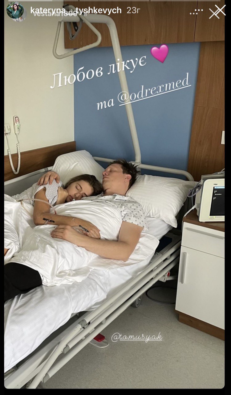 Катерина Тишкевич вперше сіла після 10 днів у реанімації: фото з лікарні