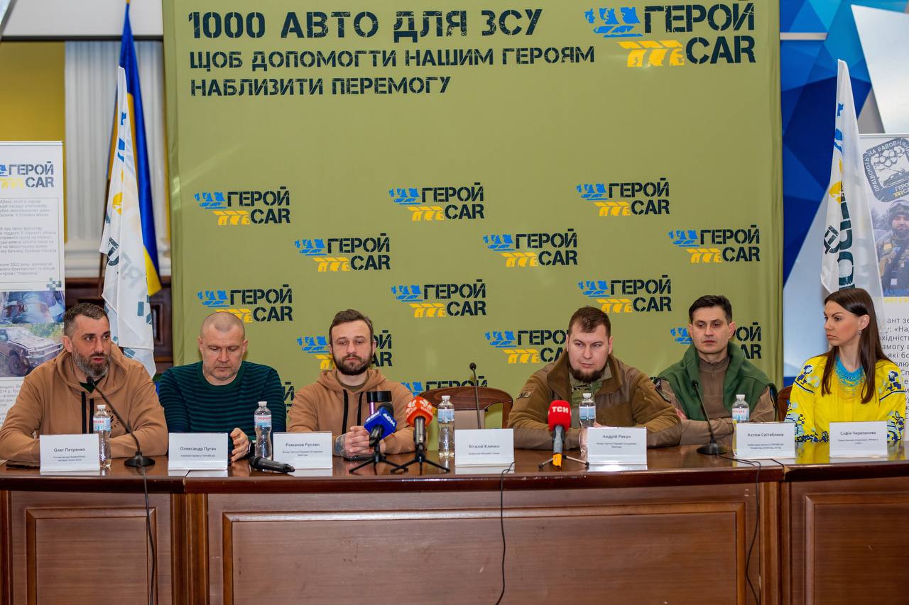 "Росія хоче, щоб ми всі покинули рідну країну і забули свою історію". Доброволець ЗСУ дивом вижив після поранення