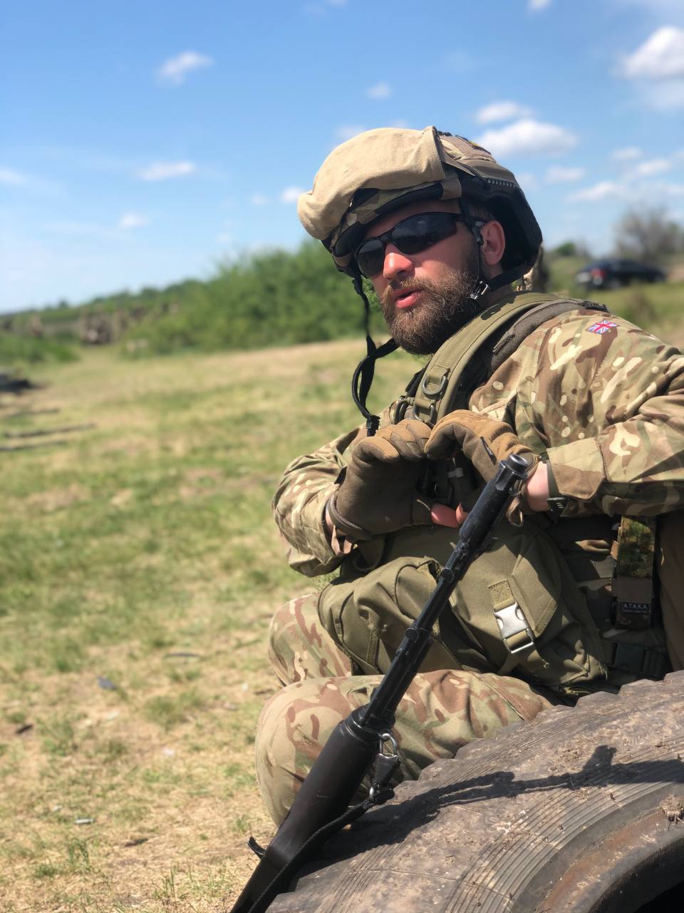 "Росія хоче, щоб ми всі покинули рідну країну і забули свою історію". Доброволець ЗСУ дивом вижив після поранення