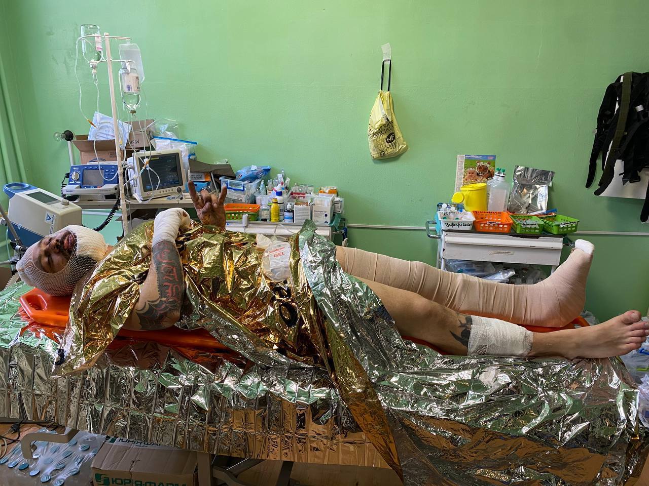 "Росія хоче, щоб ми всі покинули рідну країну і забули свою історію". Доброволець ЗСУ дивом вижив після поранення