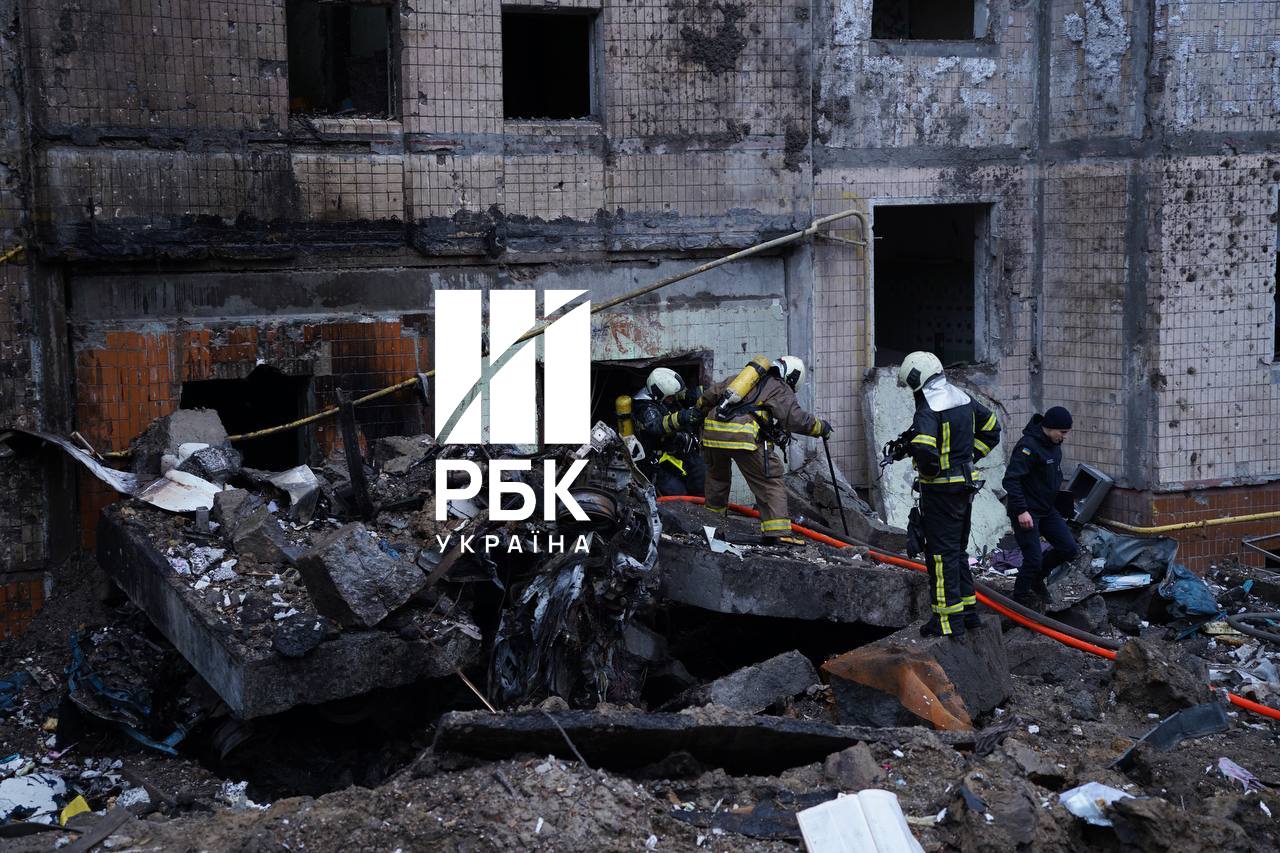 Як виглядає найбільш постраждалий від ракетної атаки район Києва: фоторепортаж