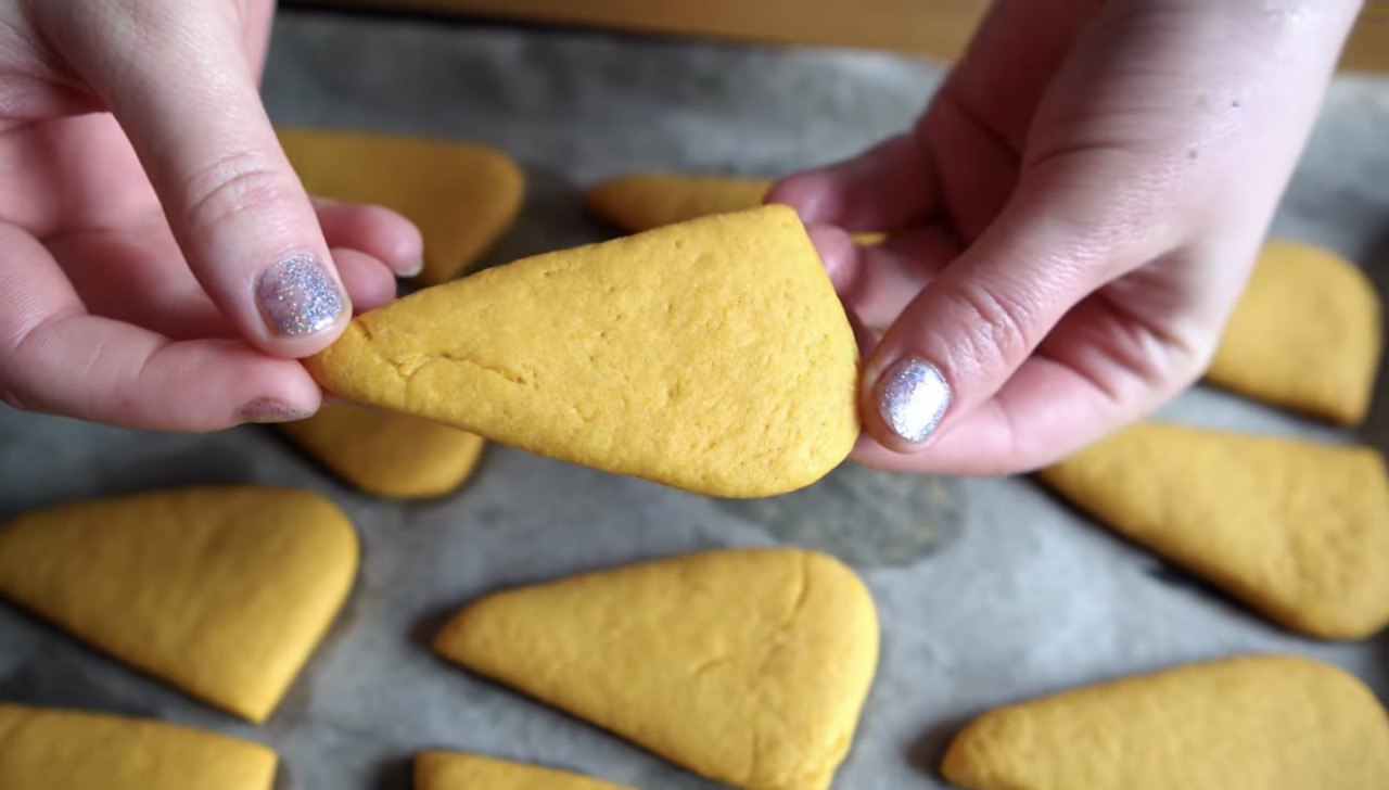 Как приготовить печенье на томатном соке из 5 ингредиентов: рецепт бюджетного десерта