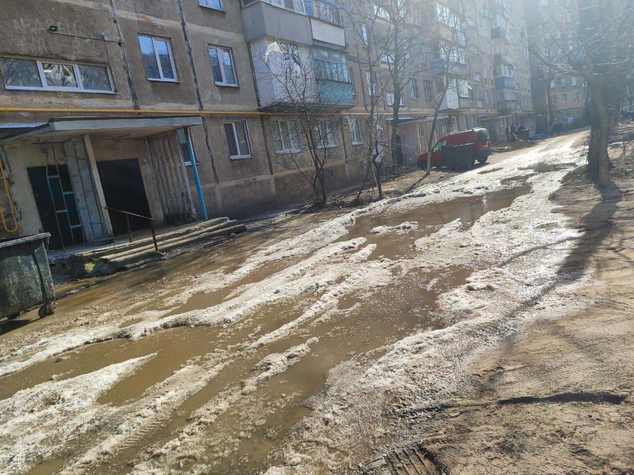 Пришел "русский мир". В оккупированном Мариуполе дома заливает нечистотами, местные возмущены