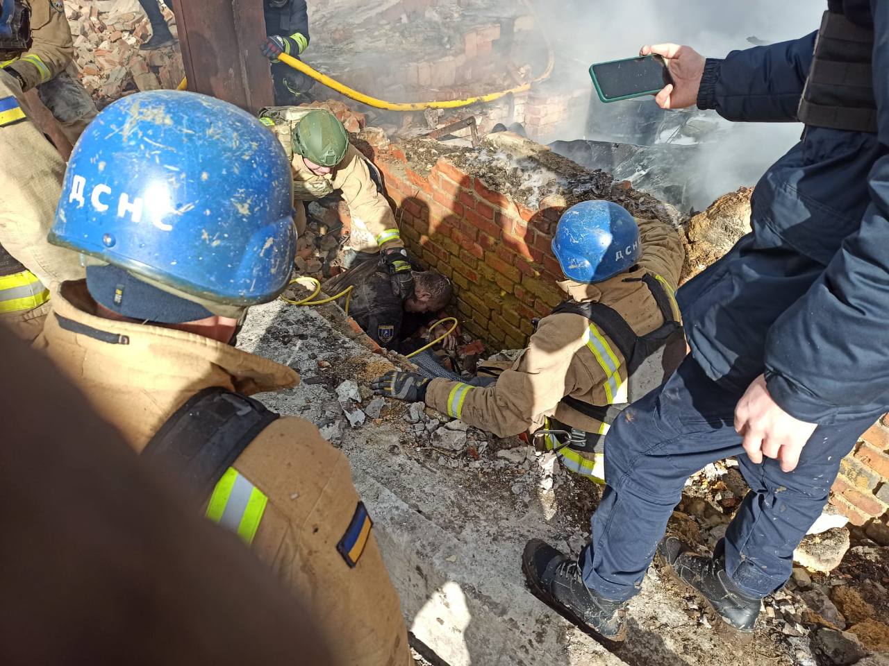 У Сумській області загинули двоє поліцейських внаслідок повторного удару РФ по фермі