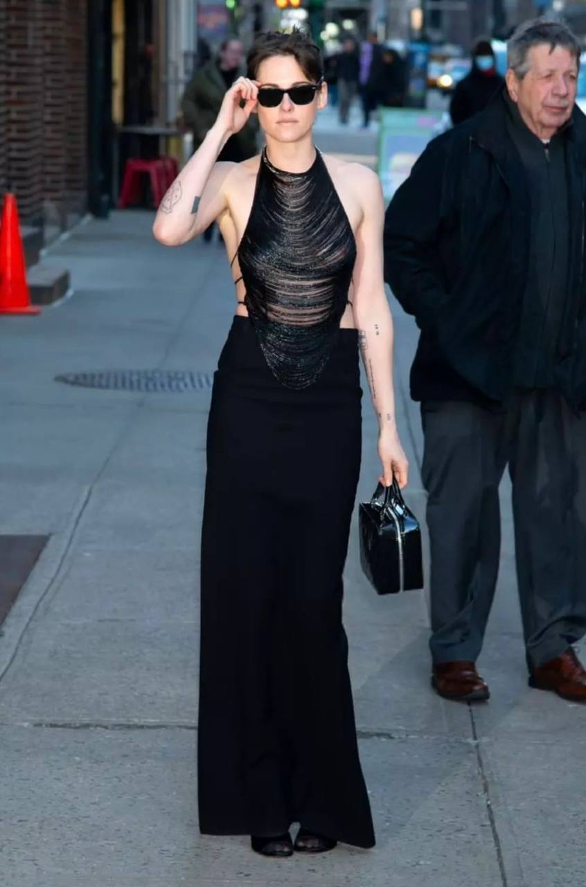 Крістен Стюарт показала оригінальний образ з відкритою спиною (фото)