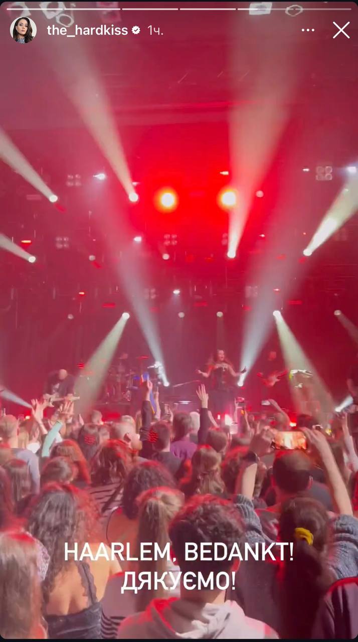 Юлія Саніна запалила на сцені з чоловіком в образі готичної ляльки (відео)