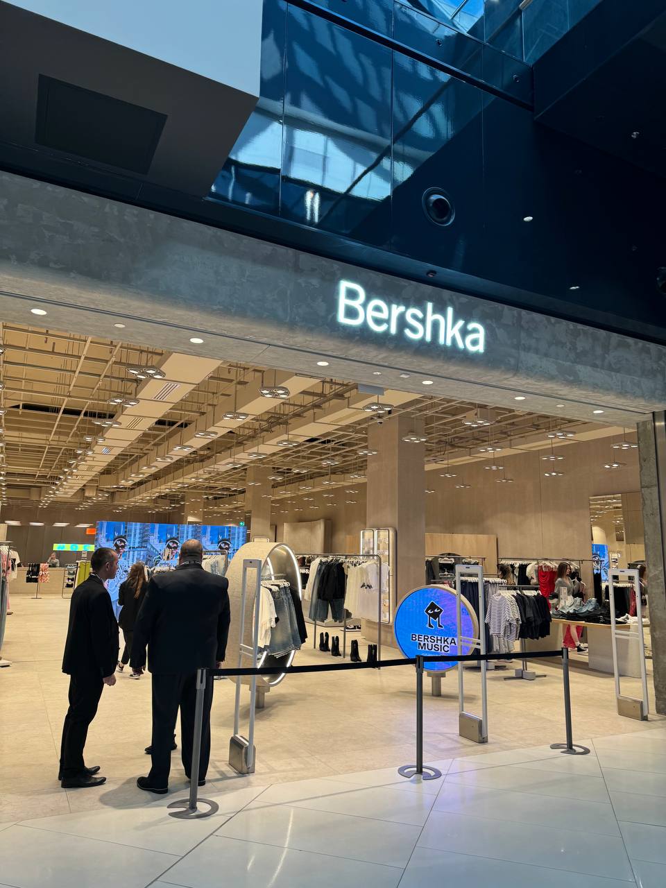 ZARA знову працює. Як відкривалися магазини Inditex у Києві (фото)