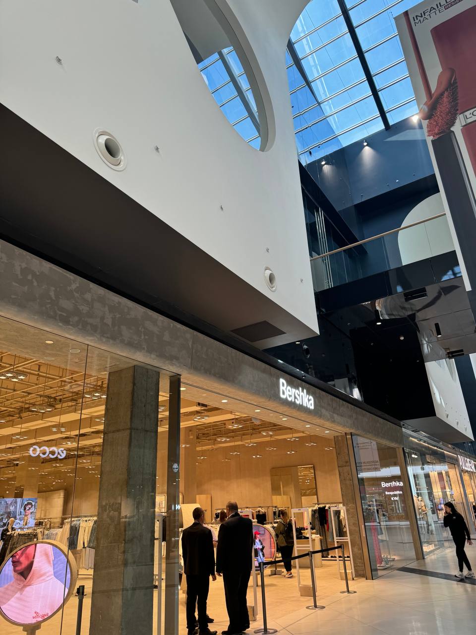 ZARA знову працює. Як відкривалися магазини Inditex у Києві (фото)