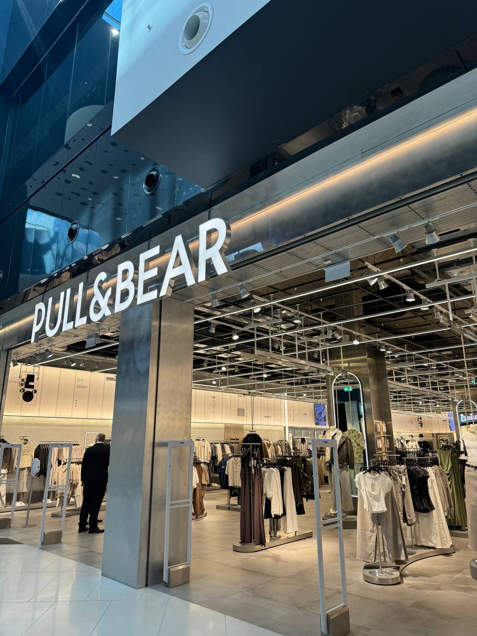 ZARA знову працює. Як відкривалися магазини Inditex у Києві (фото)