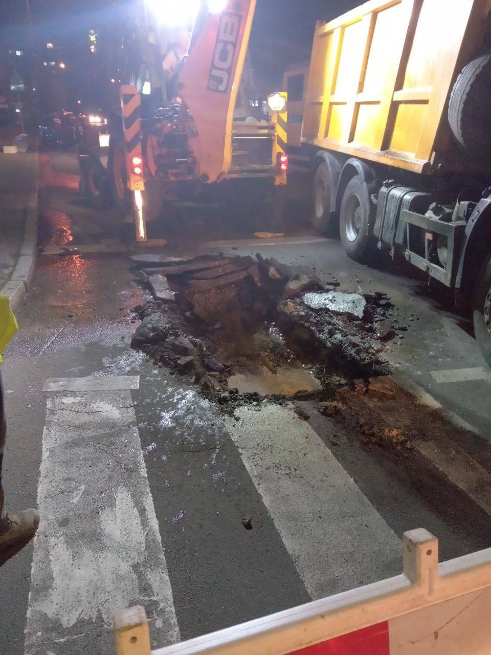 В центре Киева произошло повреждение трубопровода, без воды несколько домов