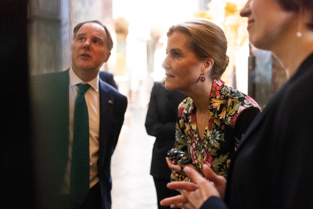 В якому вбранні Олена Зеленська зустріла герцогиню Единбургську в Києві (фото)