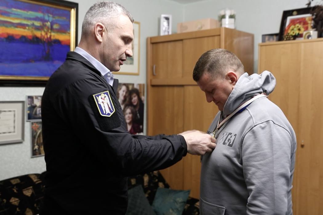 Як живе Ліна Костенко: рідкісні фото з квартири найвідомішої поетеси України