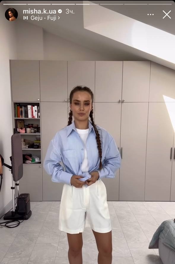 Ксенія Мішина поєднавши прості речі, показала стильні образи на теплу весну (фото)