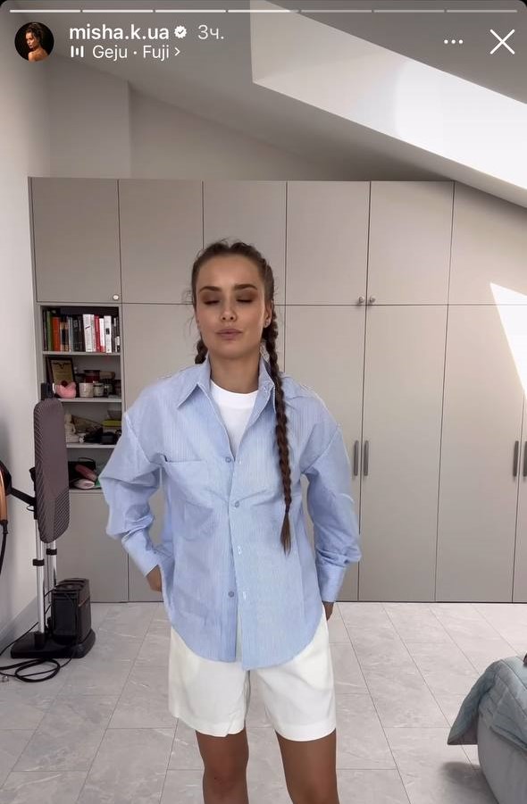 Ксенія Мішина поєднавши прості речі, показала стильні образи на теплу весну (фото)