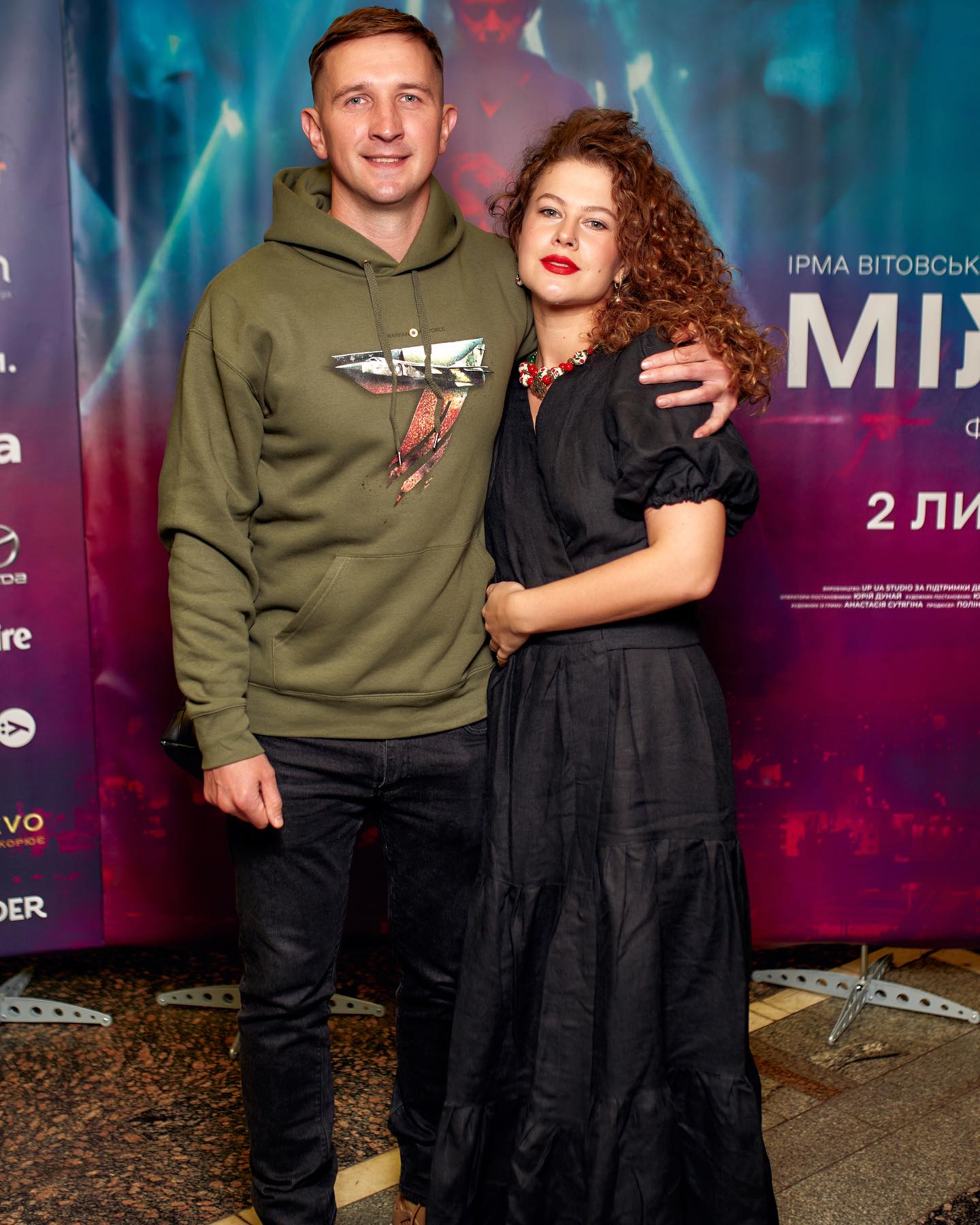 Зірка "Кріпосної" чесно відповіла, що думає про українців, які не воюють чи виїхали за кордон