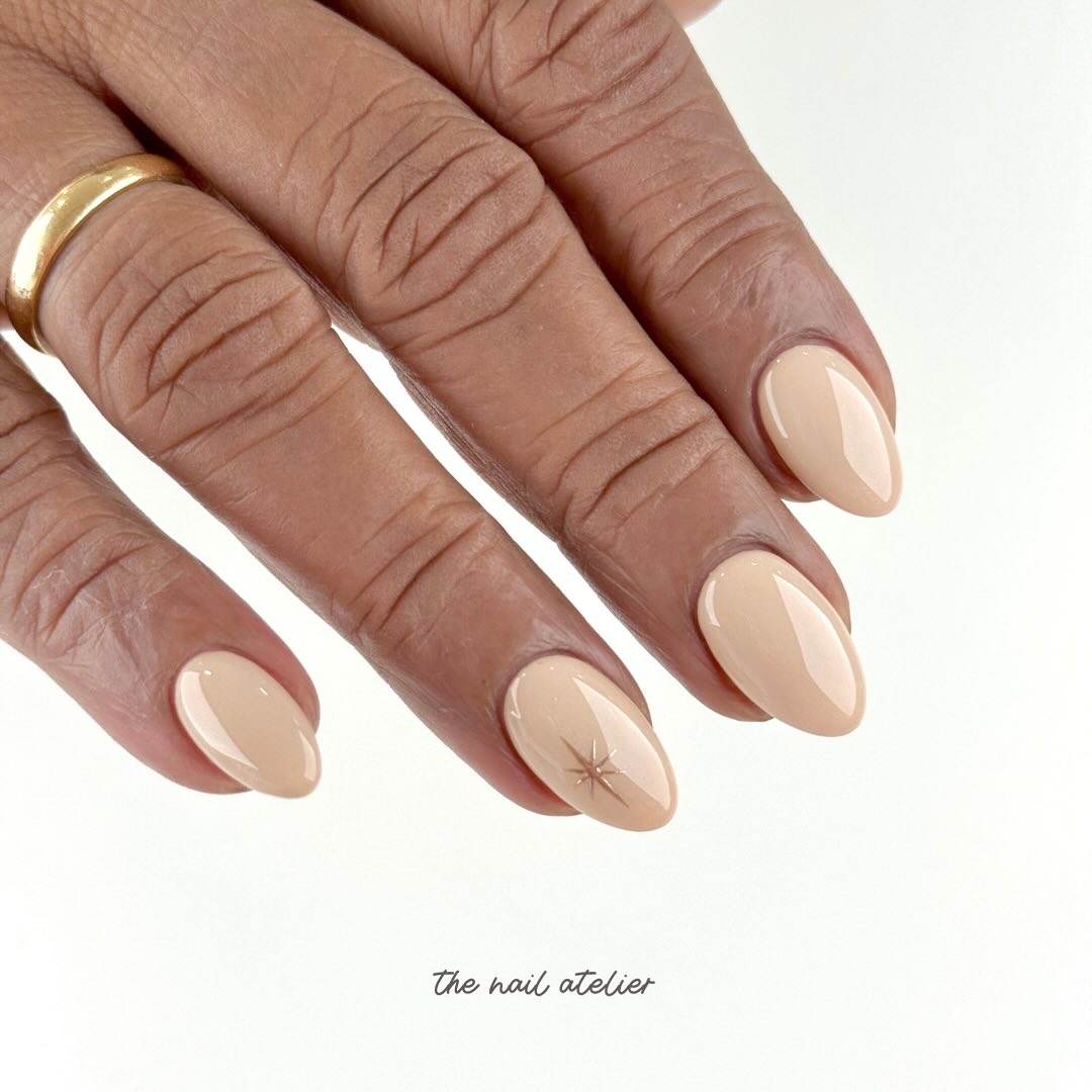 Персиковий, лавандовий та інші: трендові ідеї літнього манікюру, які підкреслять красу ваших ручок