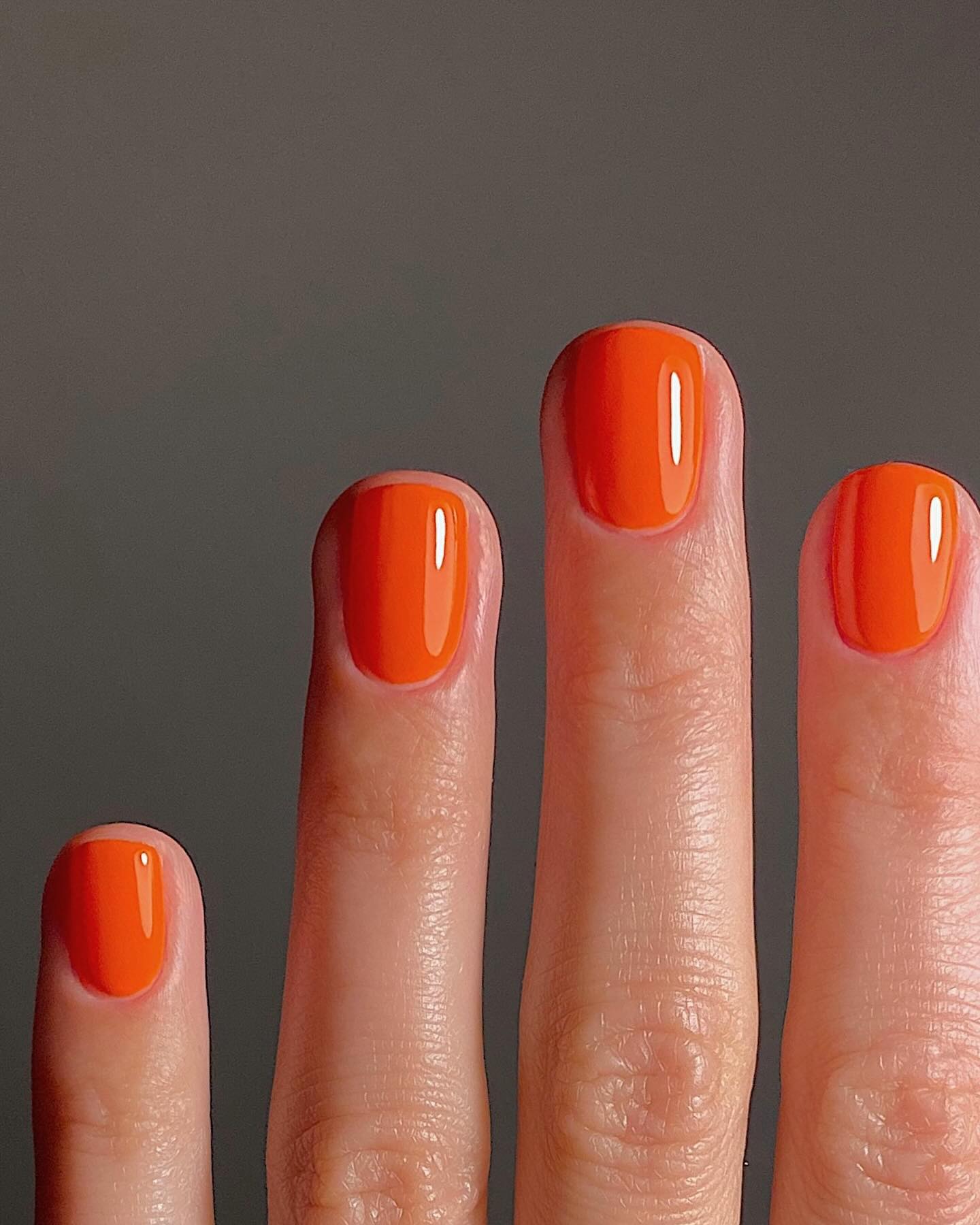 Персиковий, лавандовий та інші: трендові ідеї літнього манікюру, які підкреслять красу ваших ручок