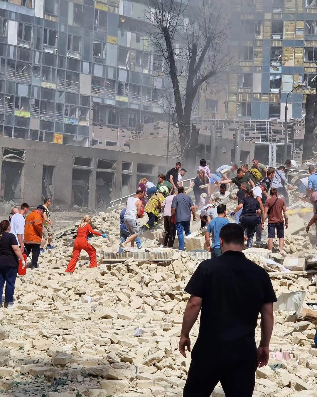 "Не просто черговий злочин": Вакарчук емоційно відреагував на удар по "Охматдиту"