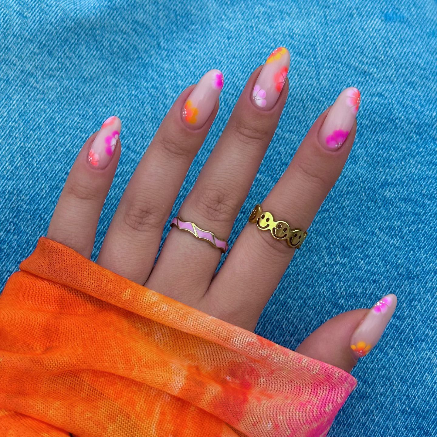 Манікюр як у Кайлі Дженнер. Трендові квіткові ідеї, які зможе повторити кожна