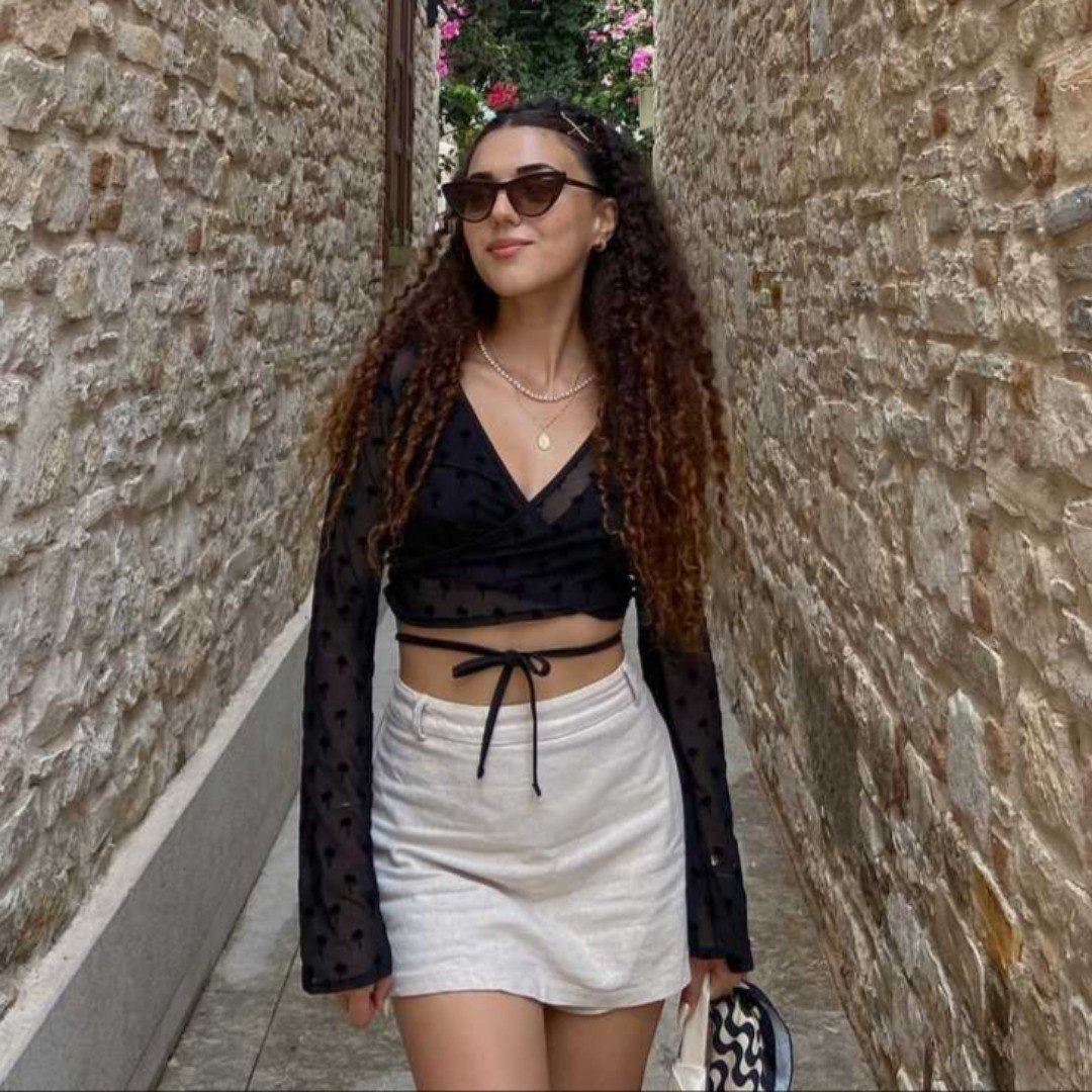 Если вы не любите шорты, замените их этой трендовой юбкой: несколько актуальных образов