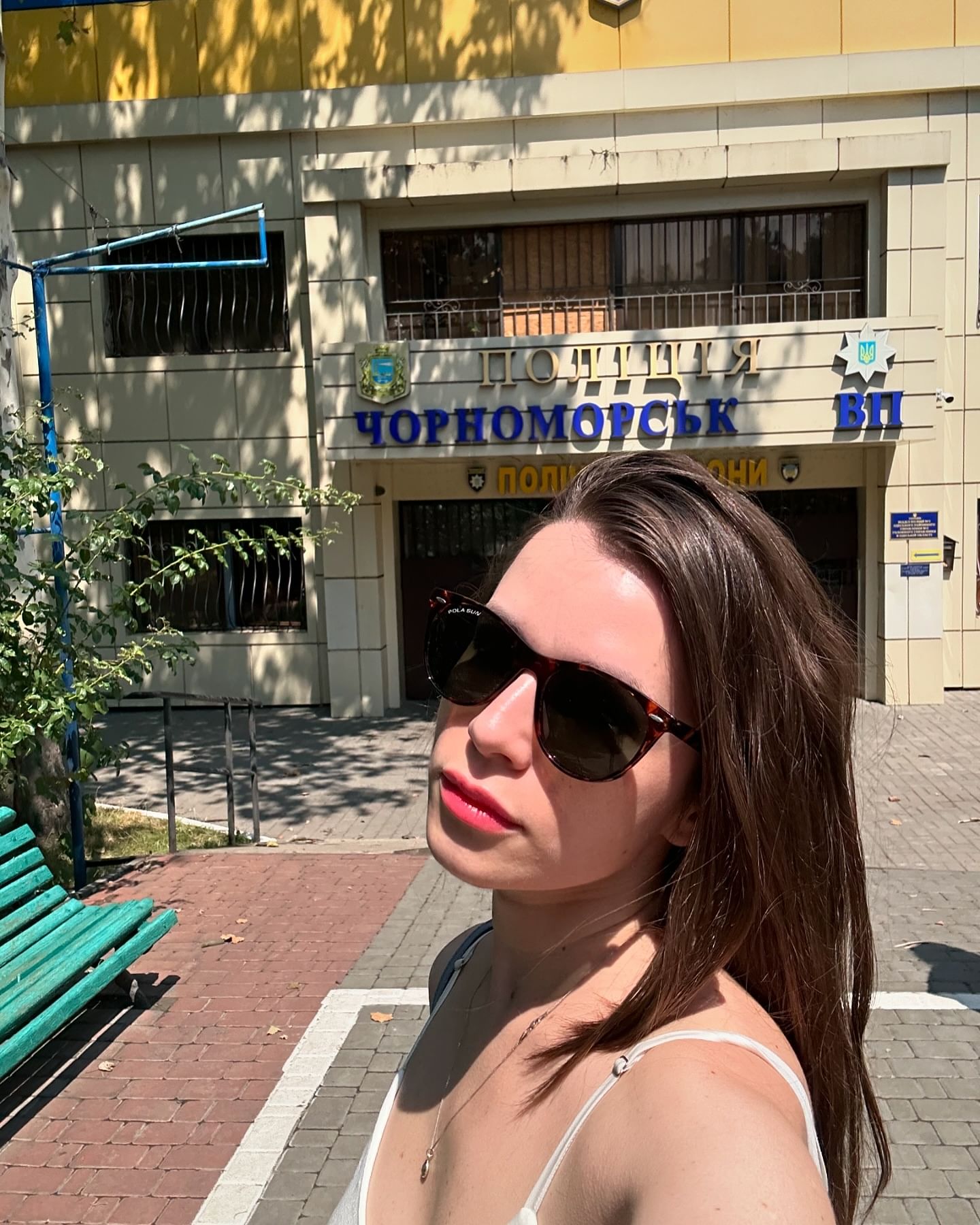 Соловій, на яку склали протокол за матюки, показалася біля відділку поліції та згадала про маму (фото)