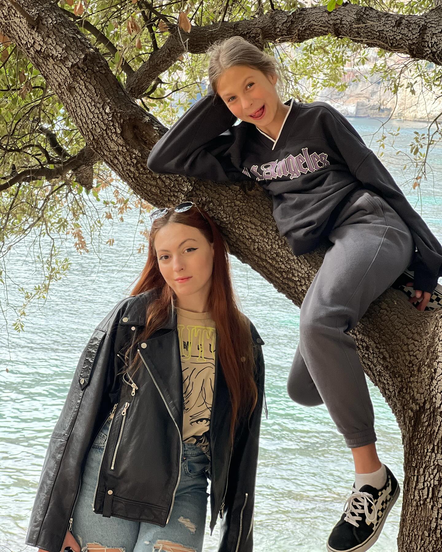 "Наче сестри": Полякова вразила мережу неймовірною схожістю з мамою (фото)