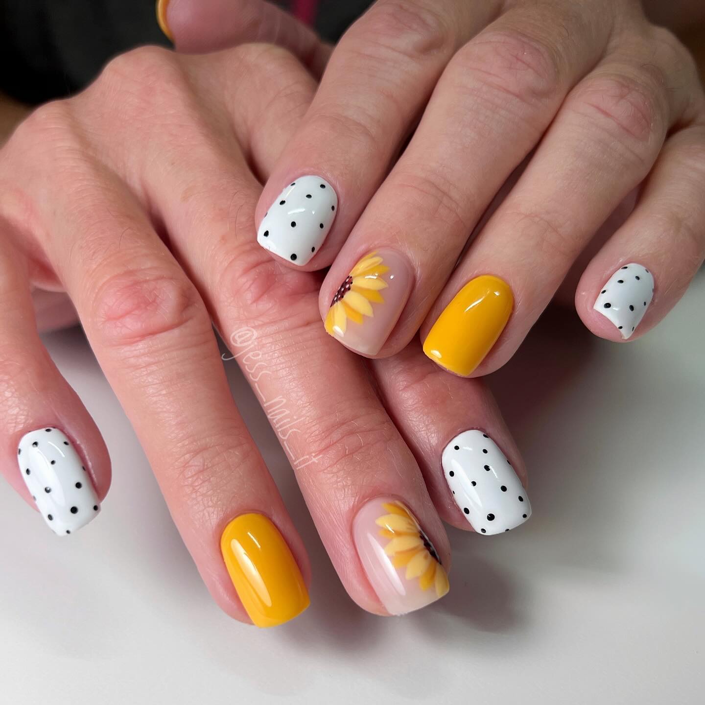 Ідеї на будь-який смак. Свіжі тренди літнього манікюру, які вам захочеться повторити