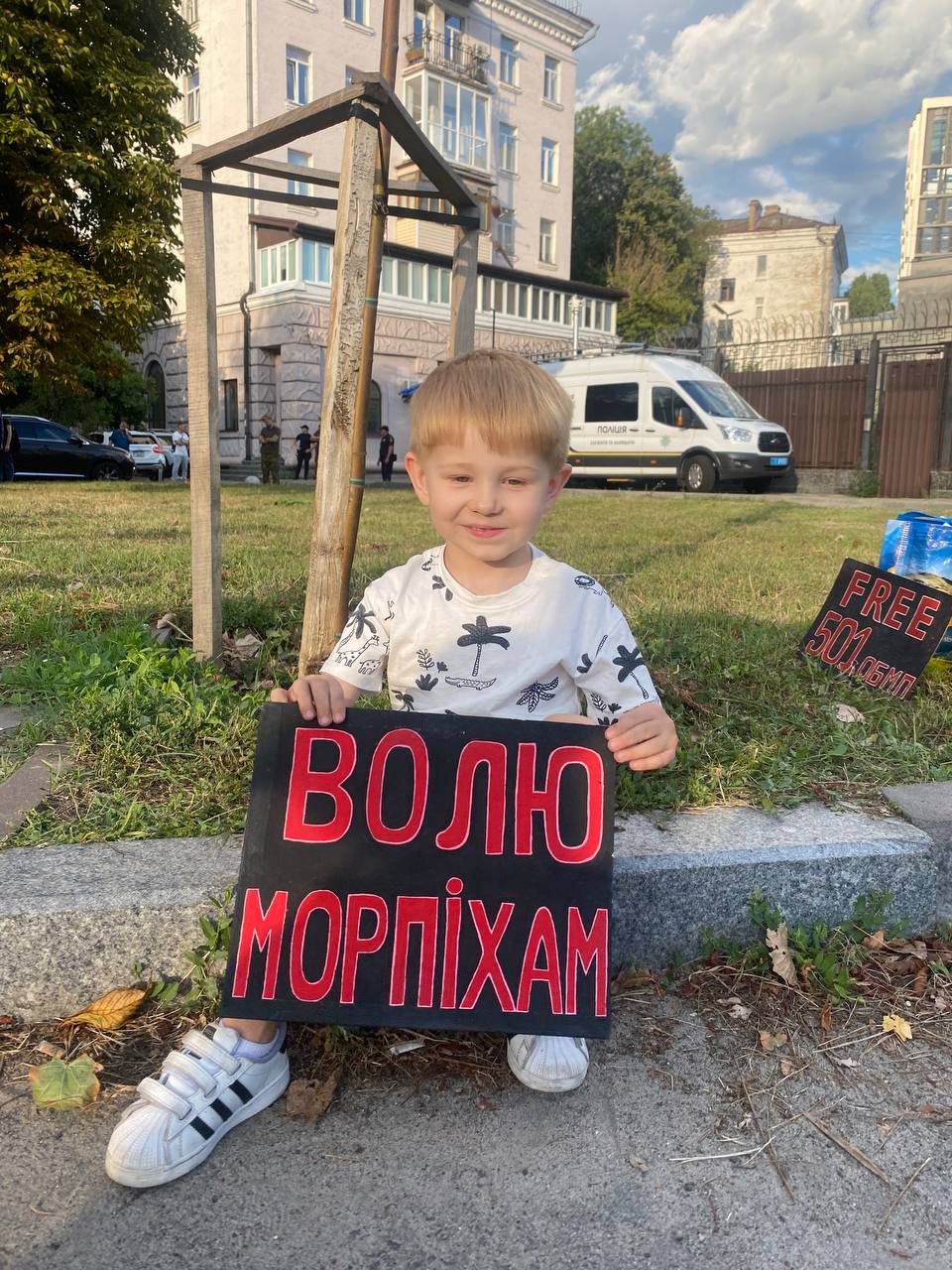 "Якщо мовчатимемо, нам повернуть закатовані тіла". Як родичі полонених добиваються визволення близьких