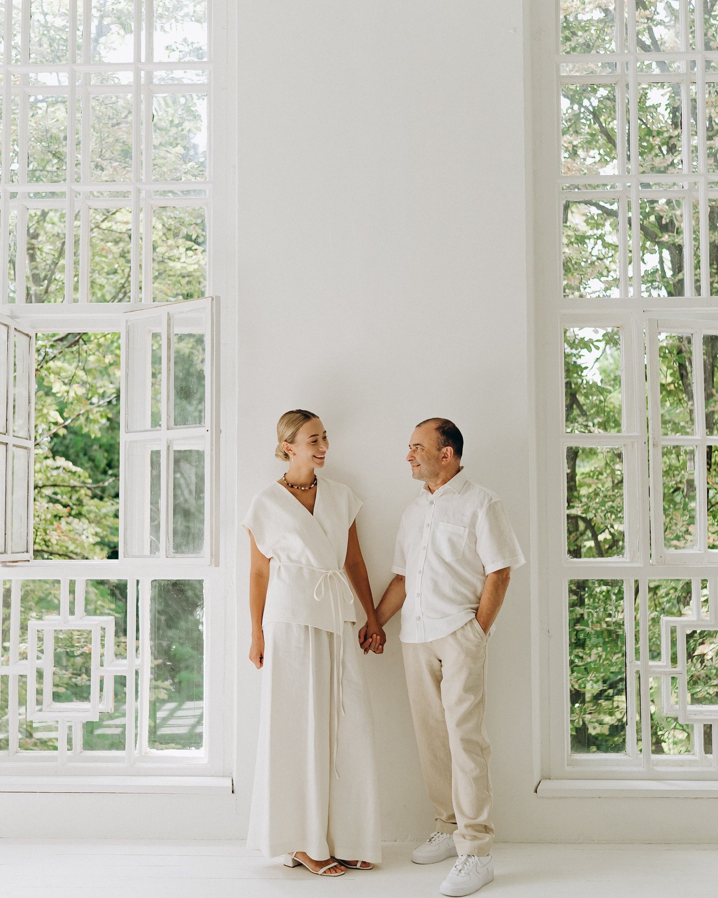 Виктор Павлик и его молодая жена снялись в романтической фотосессии: "Для счастья нужно немного"