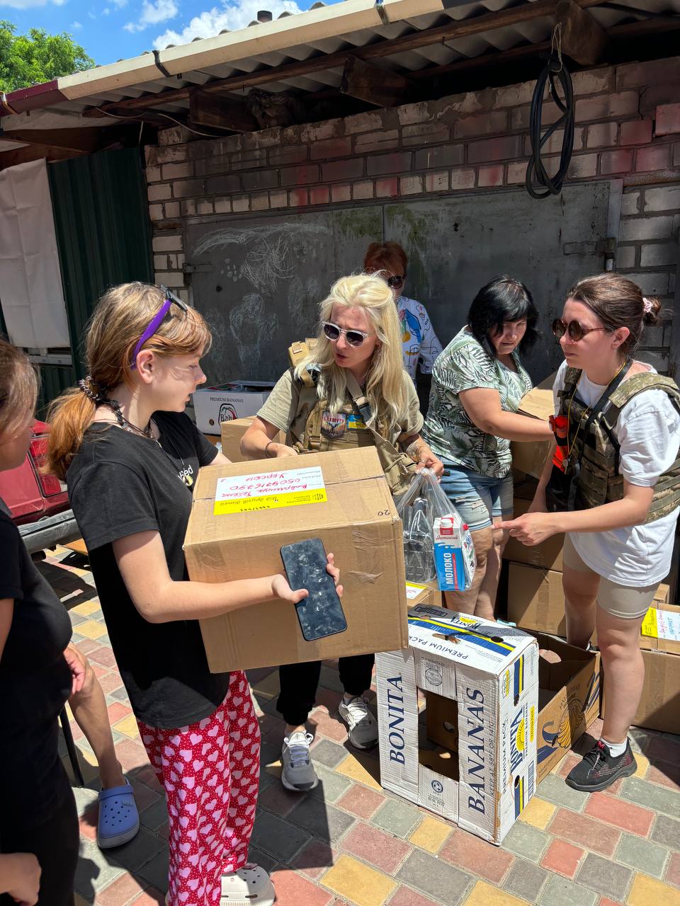 Волонтер Татьяна Люлька: Своими глазами видела, как родители по подвалам прячут детей от эвакуации