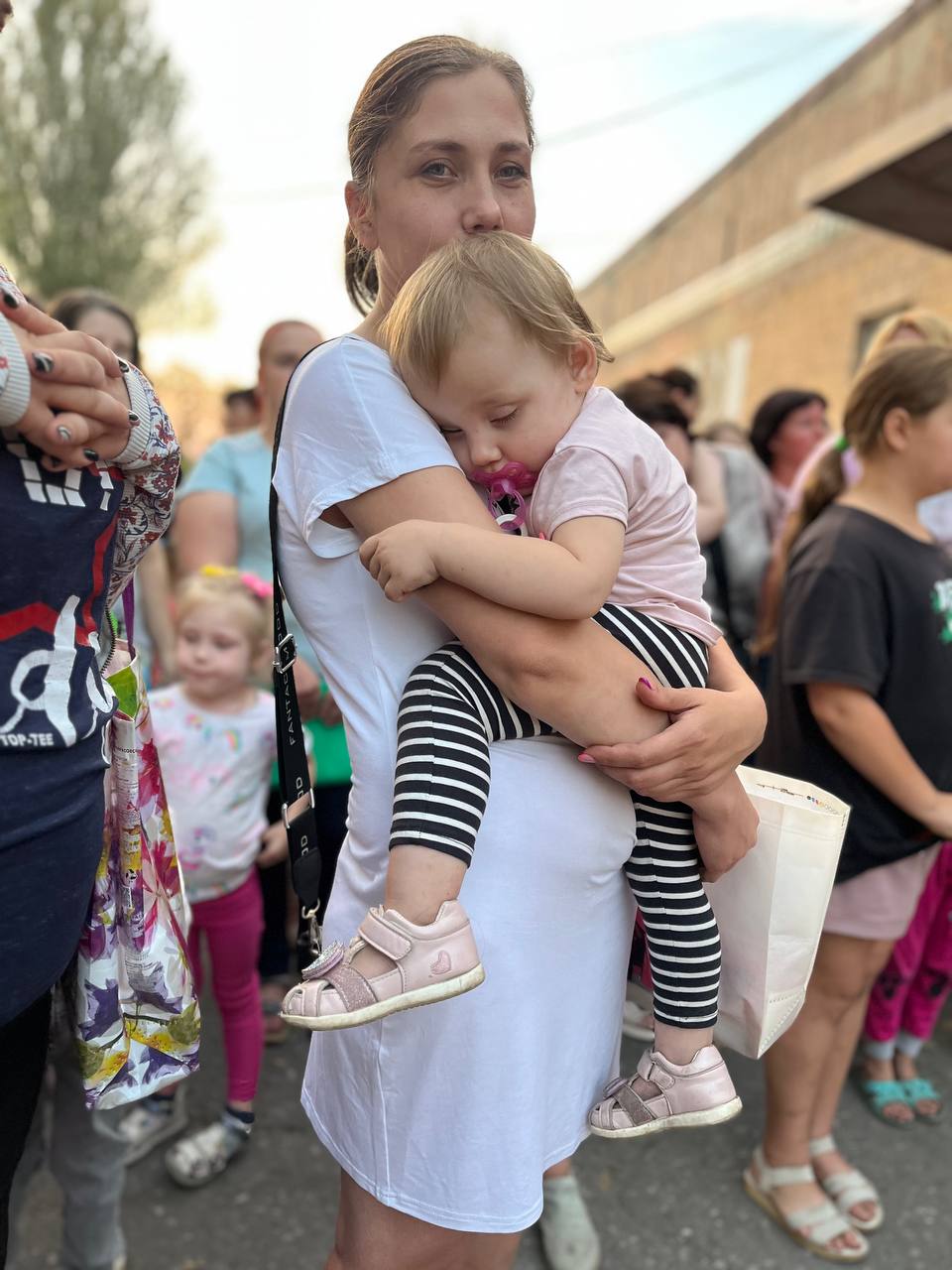 Волонтер Татьяна Люлька: Своими глазами видела, как родители по подвалам прячут детей от эвакуации