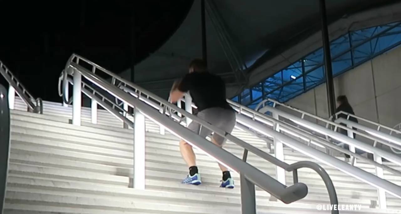 5 вправ на сходах для струнких стегон, пружних сідниць та спалення калорій