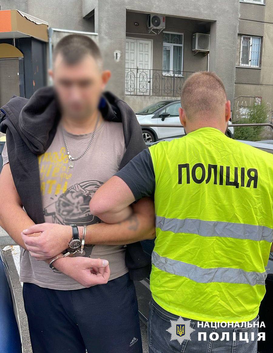 Были одеты в форму: в полиции опровергли информацию о задержании военных в Киеве