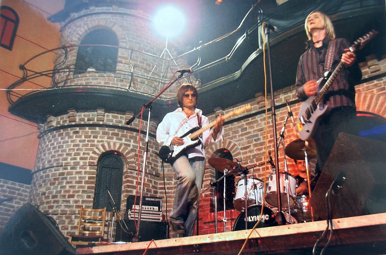 "Мелодии и ритмы спальных районов": культовая украинская группа выпустила альбом, который "пылился" 25 лет