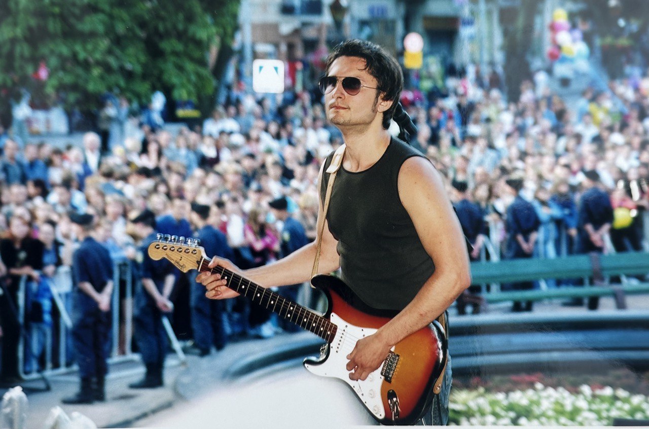 "Мелодии и ритмы спальных районов": культовая украинская группа выпустила альбом, который "пылился" 25 лет