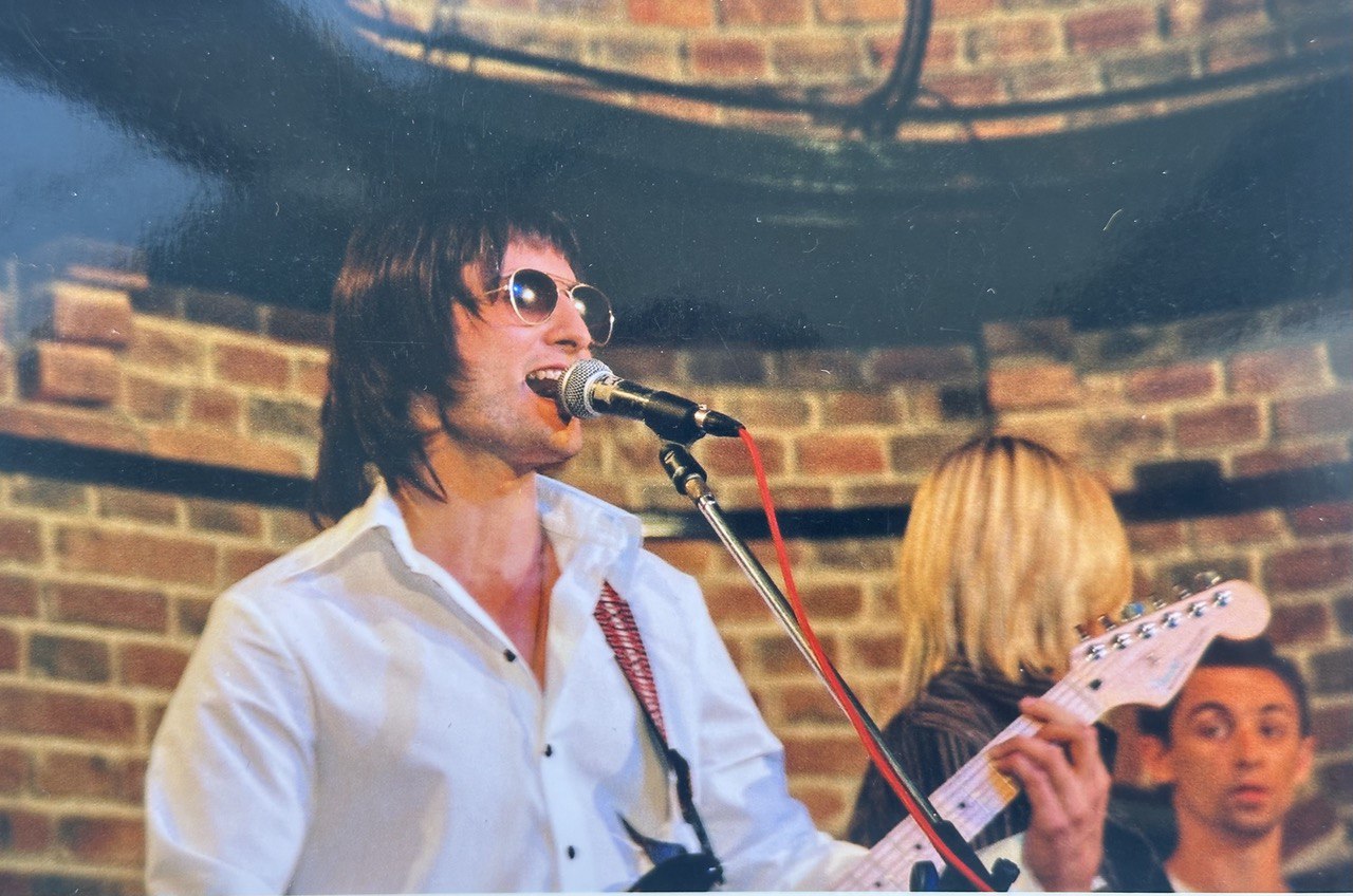 "Мелодии и ритмы спальных районов": культовая украинская группа выпустила альбом, который "пылился" 25 лет