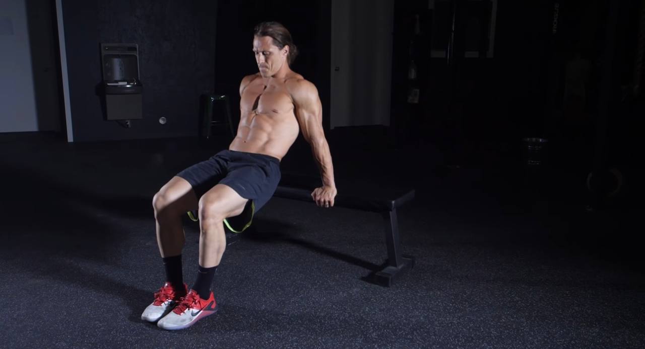 З гантелями та штангою: 6 кращих вправ для збільшення сили плечей