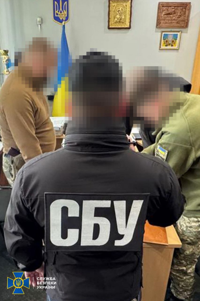 "Заробляв" на ухилянтах. На Закарпатті зловили на хабарях начальника районного ТЦК