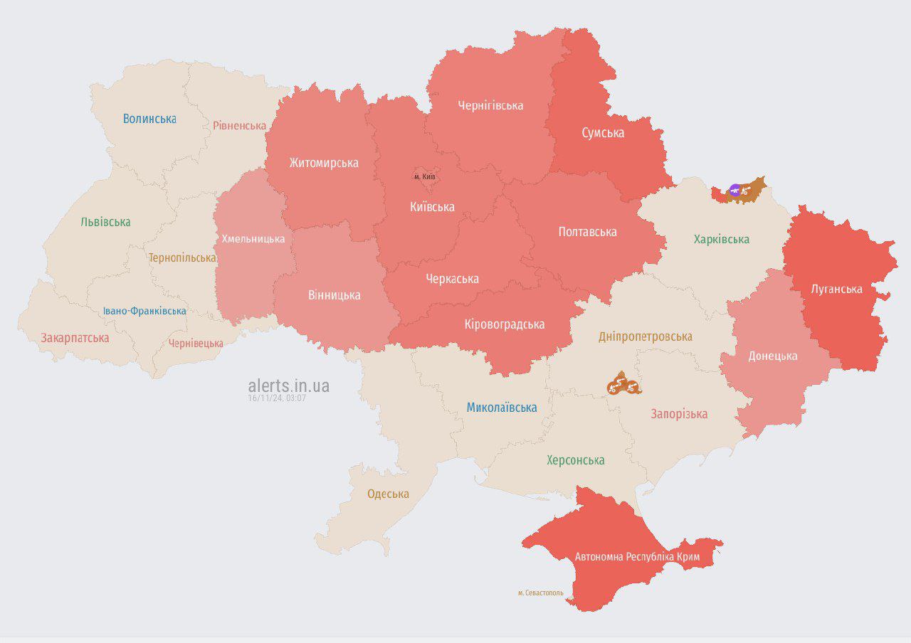 В Киеве и области были слышны взрывы, ПВО сбивает российские дроны