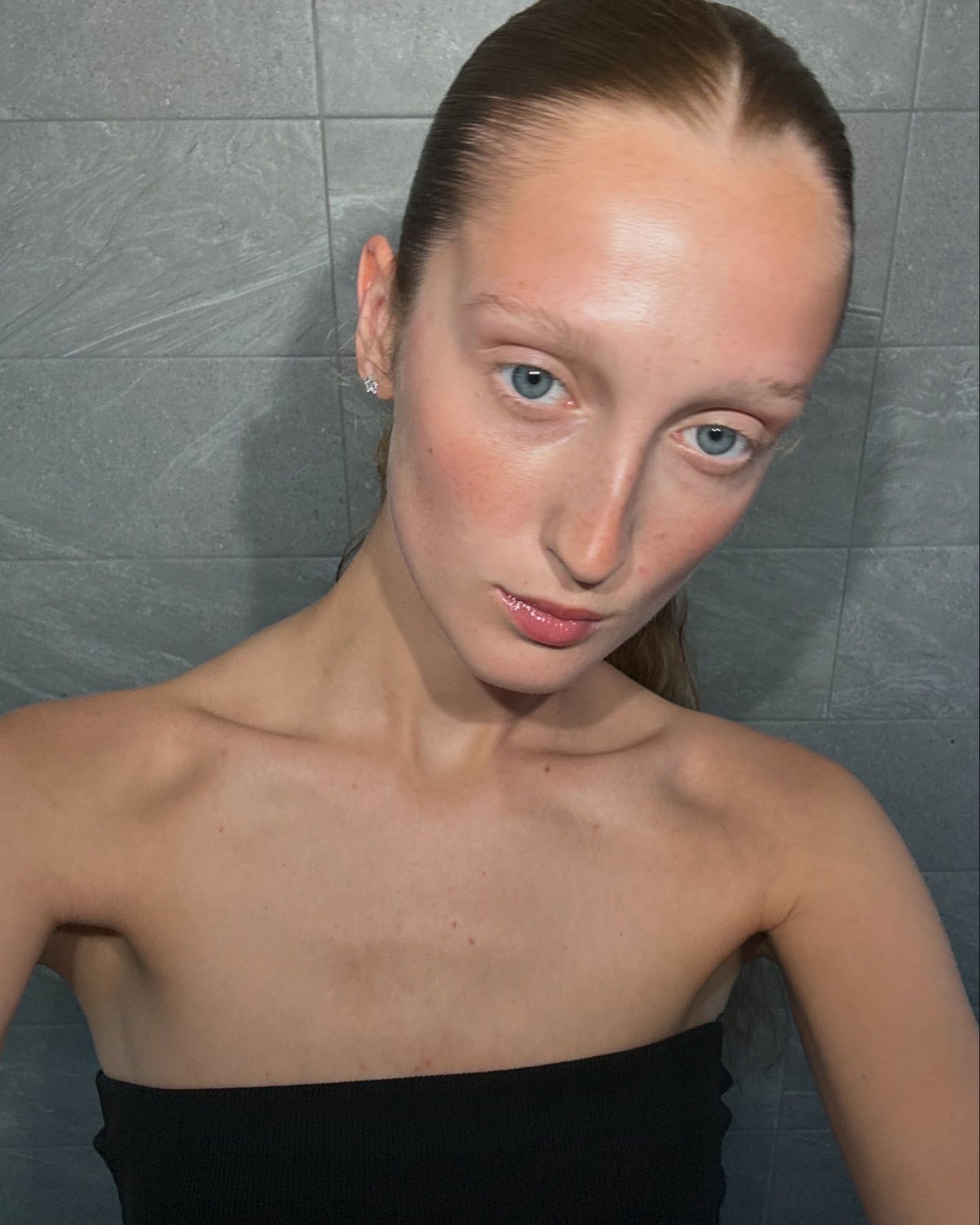 Модель з Маріуполя з'явилася на обкладинці Vogue: хто вона і що про неї відомо