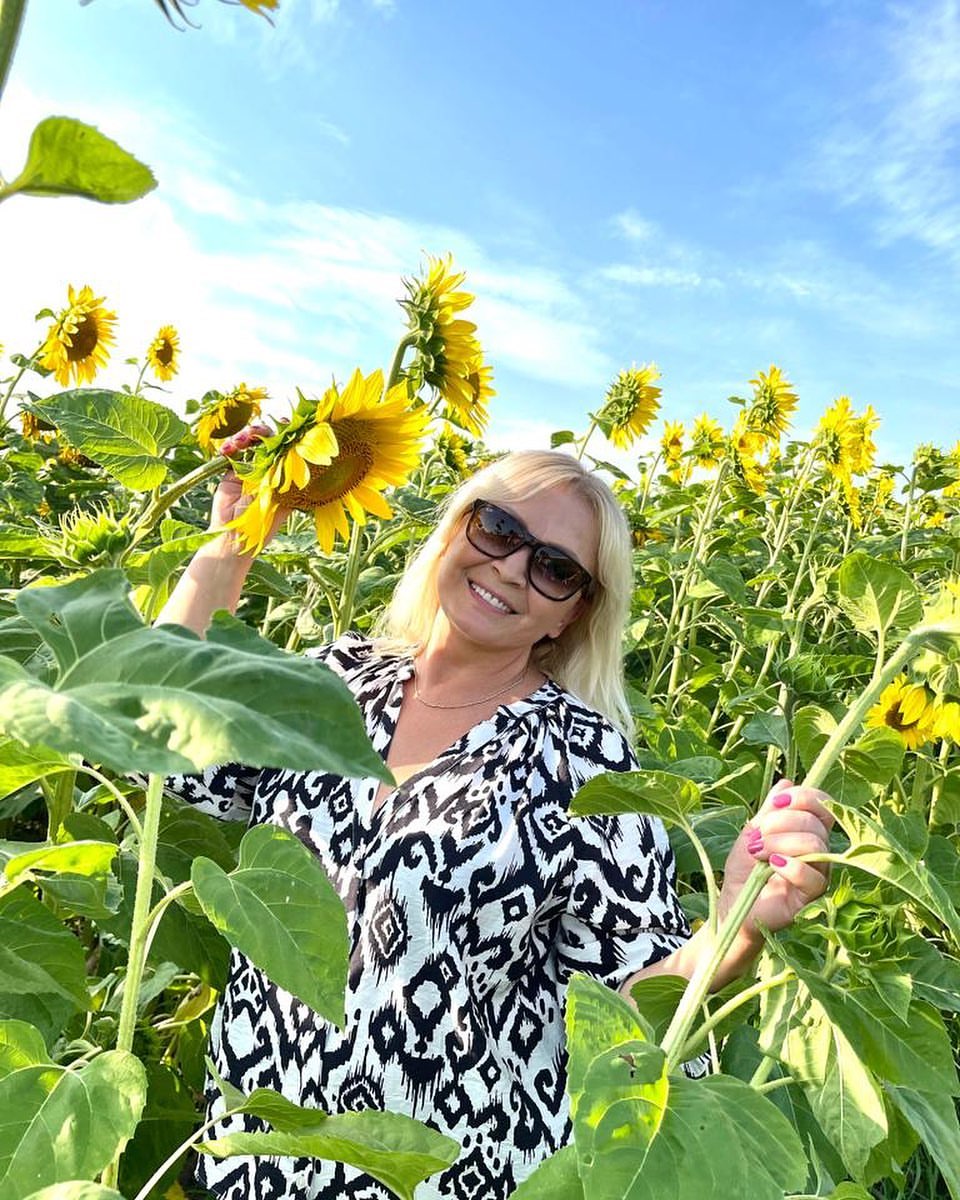 Ротару показала рідкісне фото з дорослими онучками