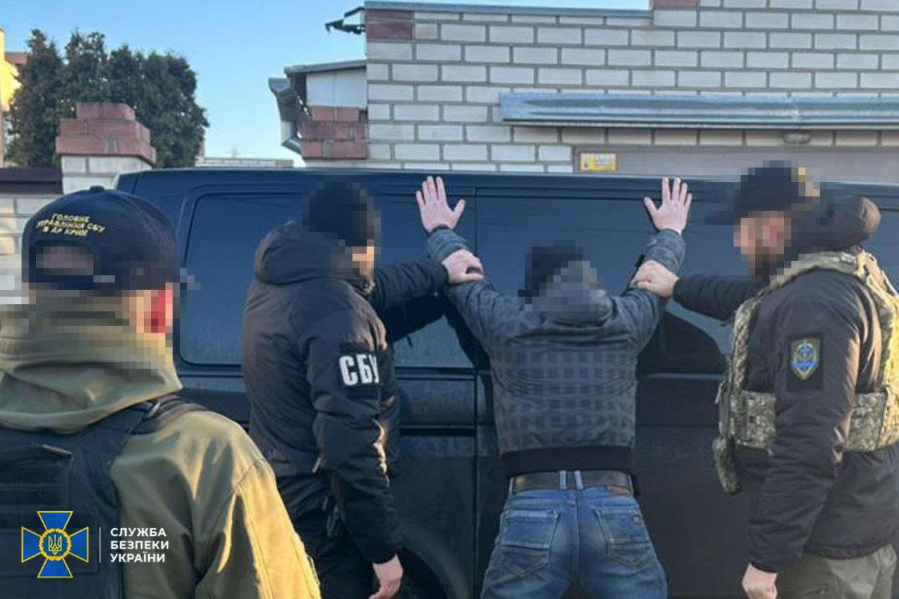 Охороняв російські катівні під час окупації Херсону: правоохоронці затримали зловмисника