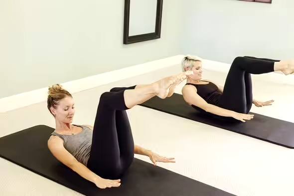 Фізіотерапевт назвала 3 вправи, які допоможуть виглядати молодше за кілька тижнів