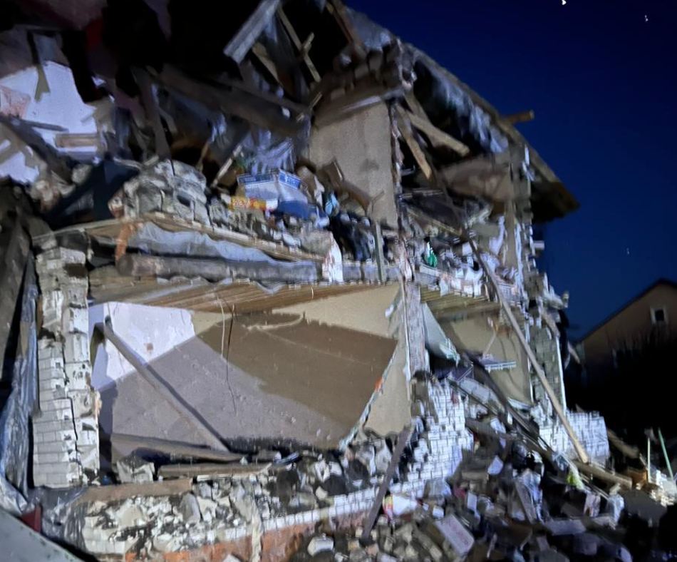 Наслідки атаки РФ на Чернігів: відомо про першу жертву